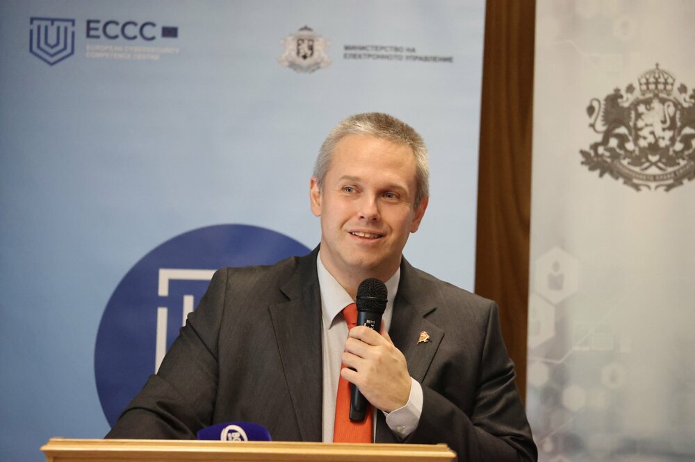 Министър Йоловски: 4 млн. лева безвъзмездно ще получат малки и средни предприятия за подобряване на киберсигурността си
