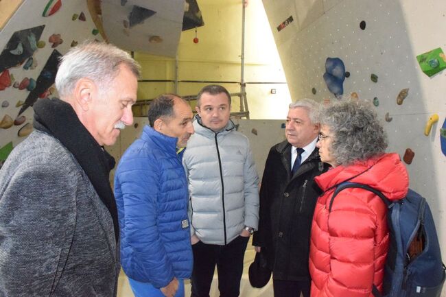 Русенски университет „Ангел Кънчев“: Откриха новата модернизирана зала за катерене в Русенския университет 