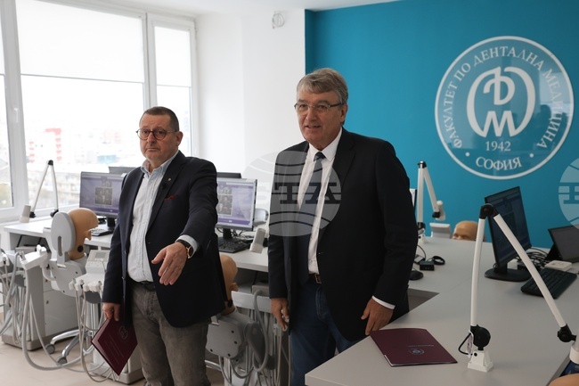 Медицинския университет - дентална медицина - Център за съвременни технологии