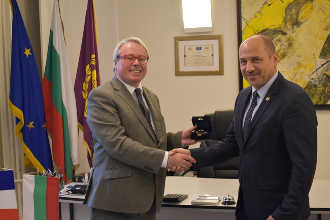 Община Ловеч: Френският посланик обсъди с кмета на Ловеч бъдещи инициативи