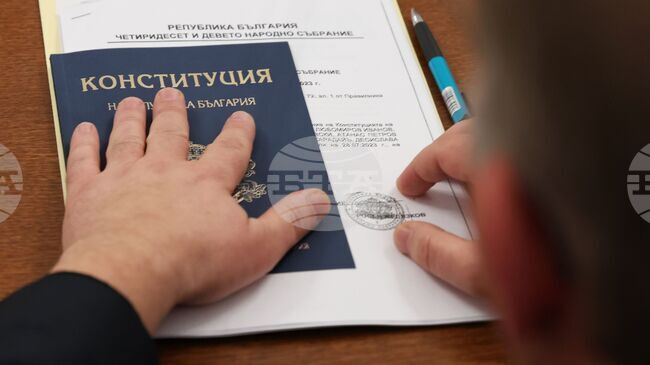 Government Resigns: What's Next?