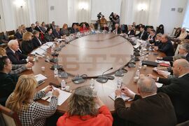 Парламент - Комисия по конституционни въпроси