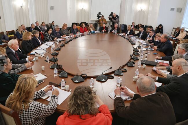 Парламент - Комисия по конституционни въпроси