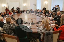 Парламент - Комисия по конституционни въпроси