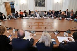 Парламент - Комисия по конституционни въпроси