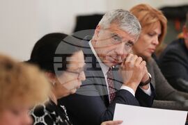 Парламент - Комисия по конституционни въпроси