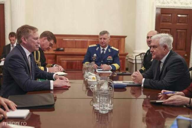 Аджерпрес: Румънският министър на отбраната Тълвар обсъди сигурността в Черно море с британския си колега Шапс