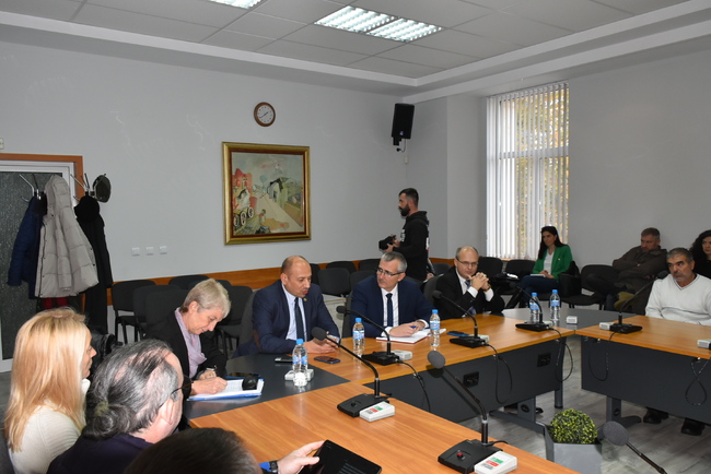 Спортният министър в Ловеч: Всеки втори поставя въпроса за състоянието на Спортната зала