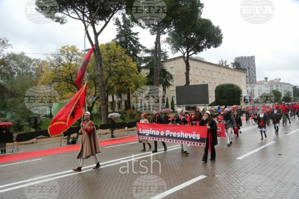 АТА: Албания отпразнува Деня на независимостта с общоалбански парад по главния булевард на Тирана