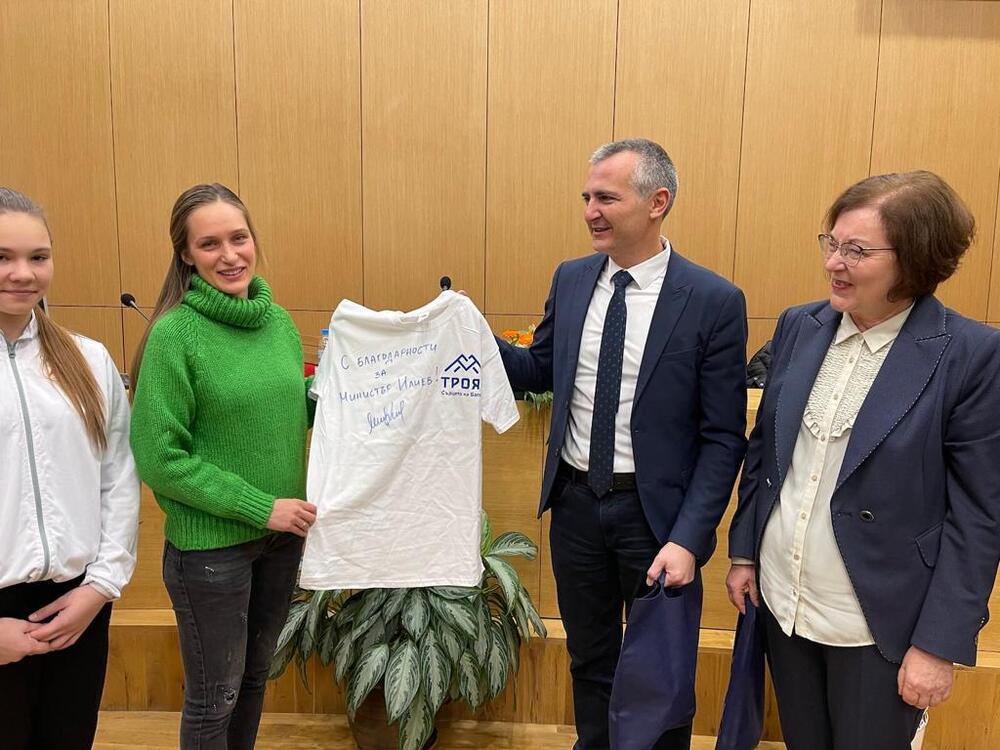 Министерство на младежта и спорта: Министър Димитър Илиев обсъди проблеми и решения за спортната база и клубовете в Плевен, Ловеч и Троян