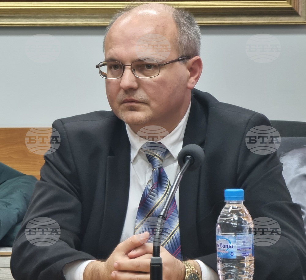 Областната администрация може само да информира коректно гражданите, но не и да пусне тока, заяви областният управител на Ловеч
