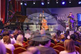 Централен военен клуб - He's the Man