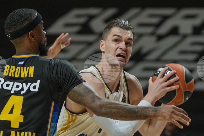 Макаби Тел Авив победи Реал Мадрид с тройка малко преди края в среща от баскетболната Евролига