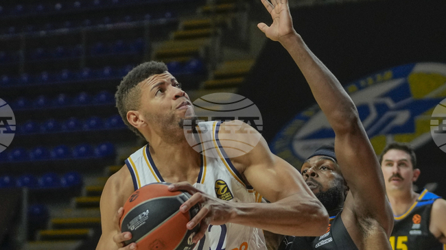 Реал Мадрид надигра Макаби Тел Авив в Евролигата, Валтер Таварес подобри рекорда по овладени борби