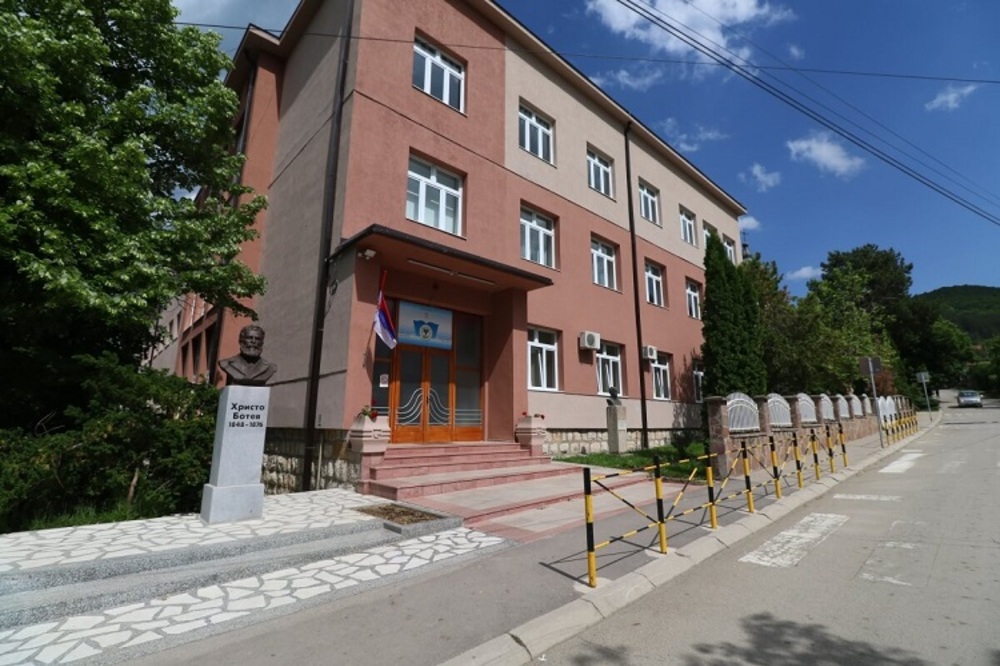 ОУ „Христо Ботев“ в Цариброд ще отбележи патронния си празник