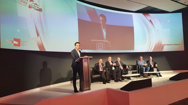 Министър Лорер: България може да се превърне в център за иновации в автомобилната индустрия      