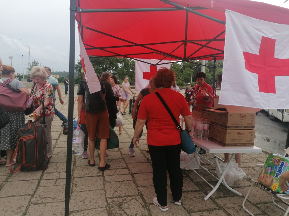 БЧК продължава да подпомага пострадалите от конфликта в Украйна 