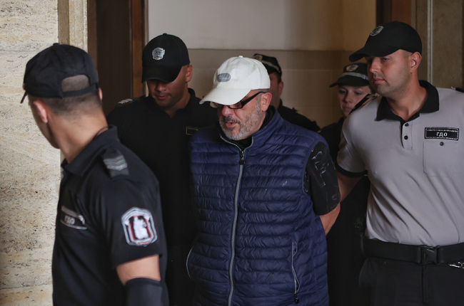 Софийският градски съд решава дали да остави за постоянно в ареста Георги Енев, обвинен за измама с фиктивни кремации