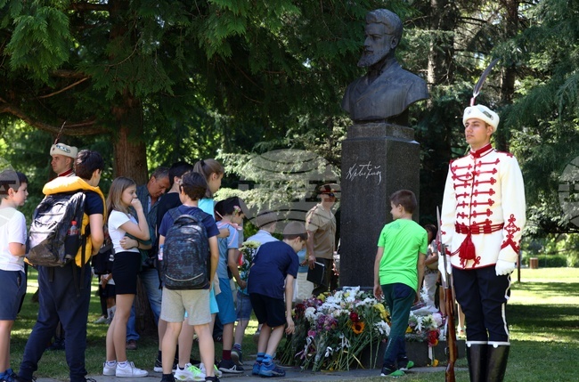 Христо Ботев - бюст-паметник - церемония