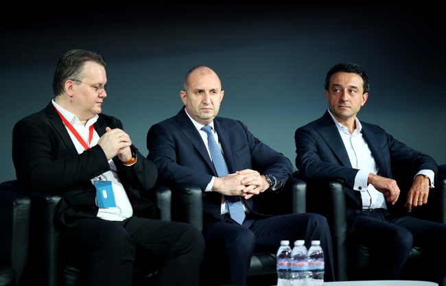 Румен Радев: Инвестициите в човешкия капитал са най-важното условие за устойчивото развитие на индустрията