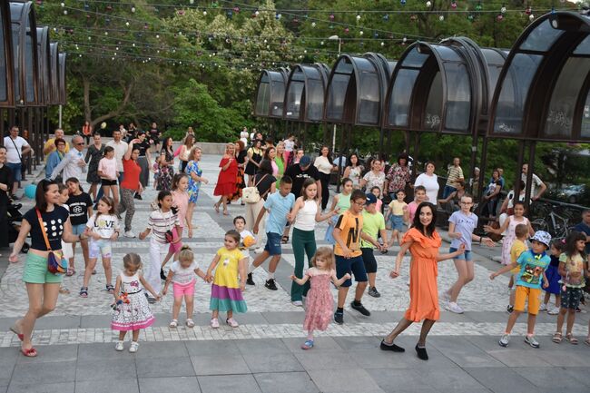 Social dance – латино танци отрази духа на благоевградчани и ги обедини в първата юнска вечер 