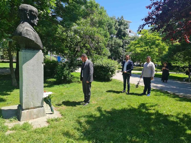    БСП почете паметта на героите на България в София