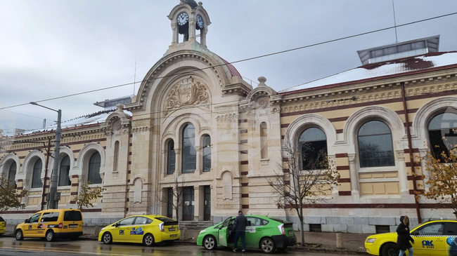 Таксиметровият бранш настоява за оптимизация на нормативната уредба и контрола при електронните таксиметрови апарати