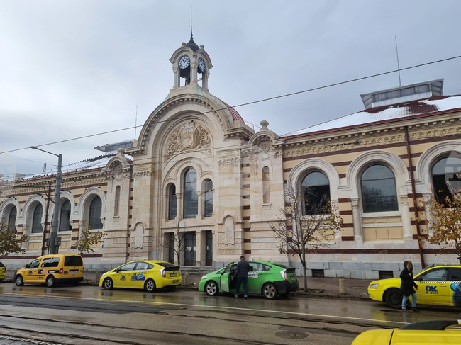 Таксиметровият бранш настоява за оптимизация на нормативната уредба и контрола при електронните таксиметрови апарати