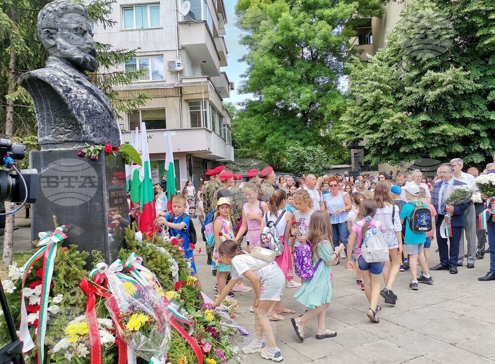 С паметен ритуал Плевен отбеляза Деня на Ботев и на загиналите за свободата на България