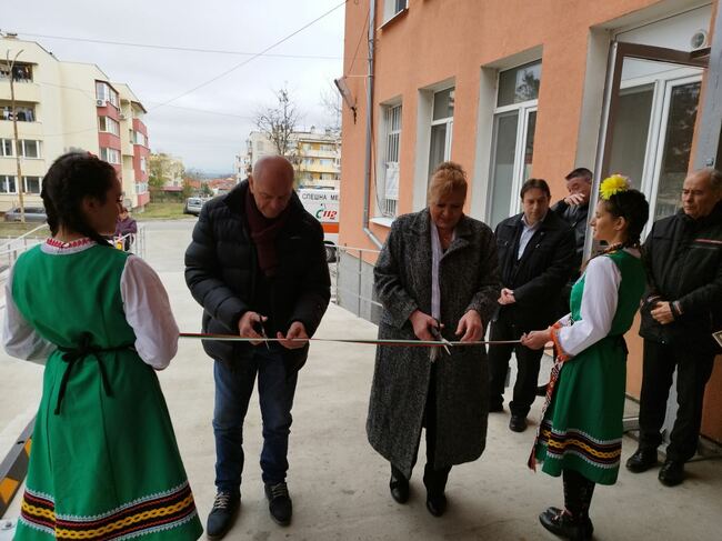 Откриха обновения Център за спешна медицинска помощ в Елхово