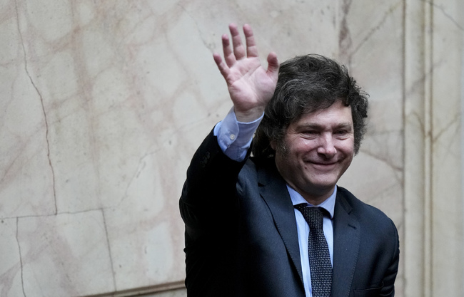 САЩ заявиха, че предлагат на Милей подкрепа за преговорите с МВФ и за развиването на литиевата индустрия