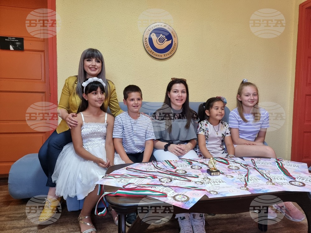 Малките певци от Музикалната школа „Илия Бърнев“ в Разград продължават с успешните си изяви