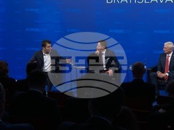 Министър-председателя Кирил Петков на форума в Братислава 