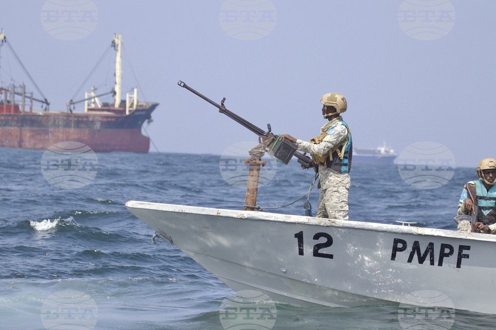 Нападатели, вероятно пирати, атакуваха танкер край бреговете на Сомалия 