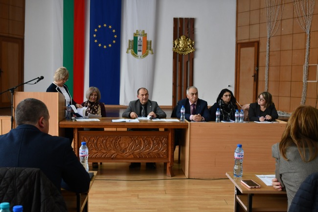 Община Кубрат: Първите искри прехвърчаха на първото редовно заседание на местния парламент в Кубрат