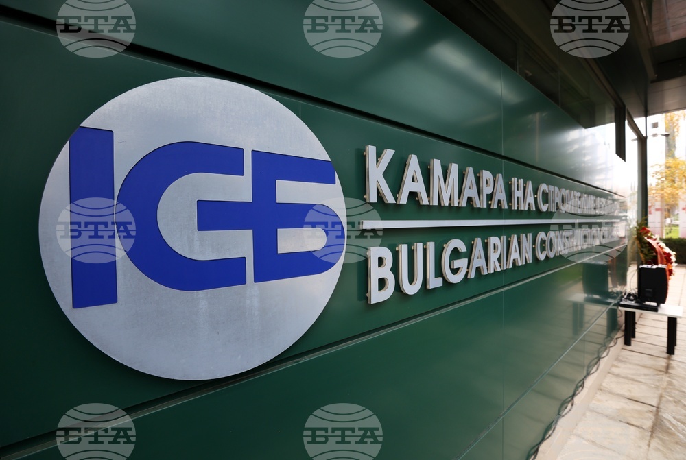 Камара на строителите в България - паметник на Кольо Фичето
