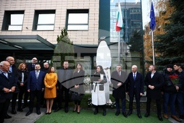 Камара на строителите в България - паметник на Кольо Фичето