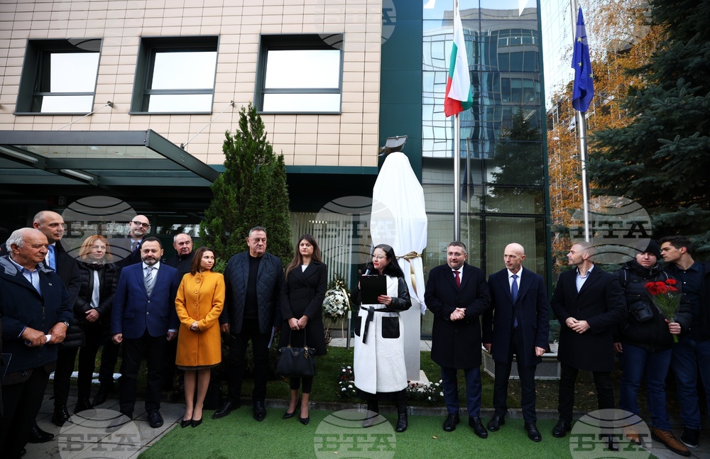 Камара на строителите в България - паметник на Кольо Фичето
