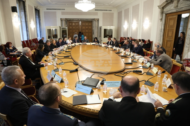 Парламент - Комисия по бюджет и финанси - заседание