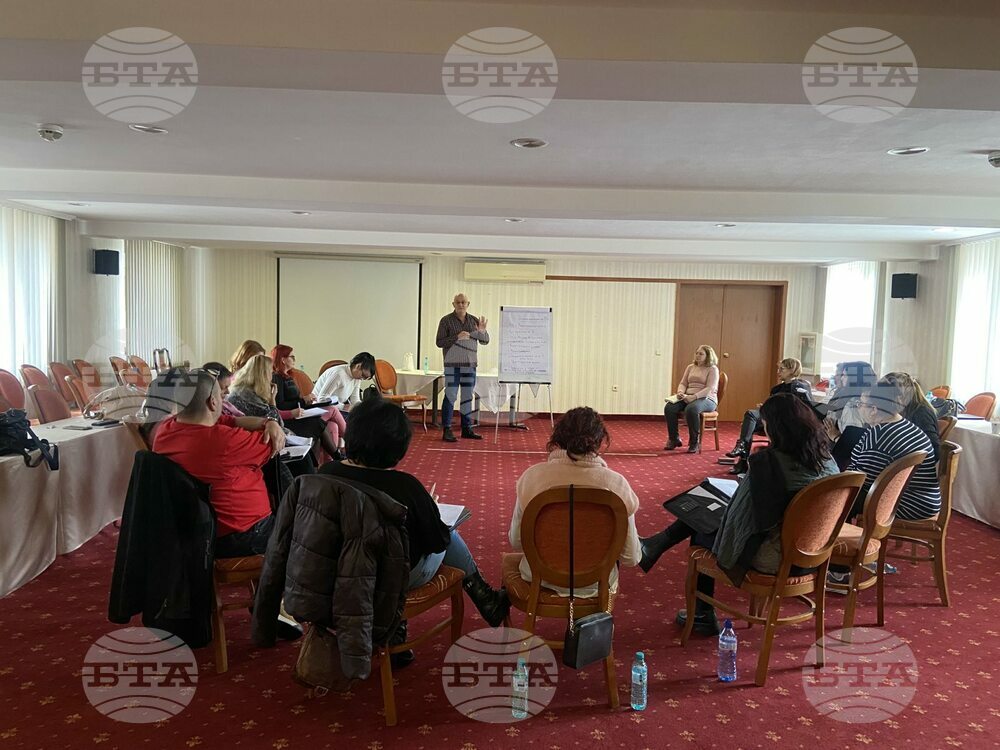 Обучаваха психолози и социални работници за защита на децата в работата с извършители на домашно насилие