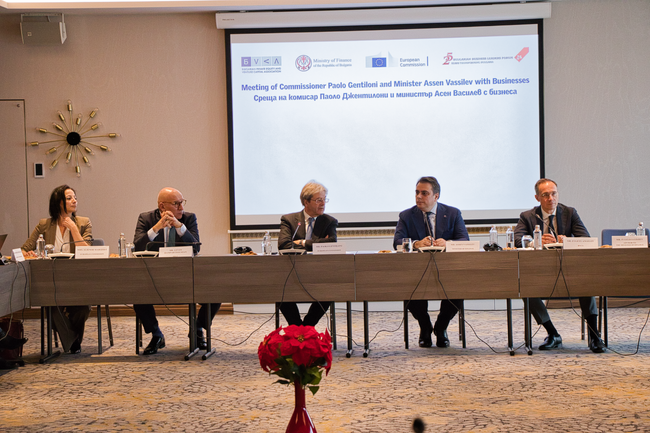 Министър Асен Василев: България се стреми в следващите 4-5 години да навакса нивата на заплатите до 70% от средноевропейските 