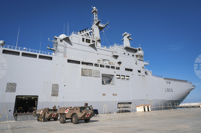 Франция е решила да разположи амфибиен хеликоптероносач в Средиземно море