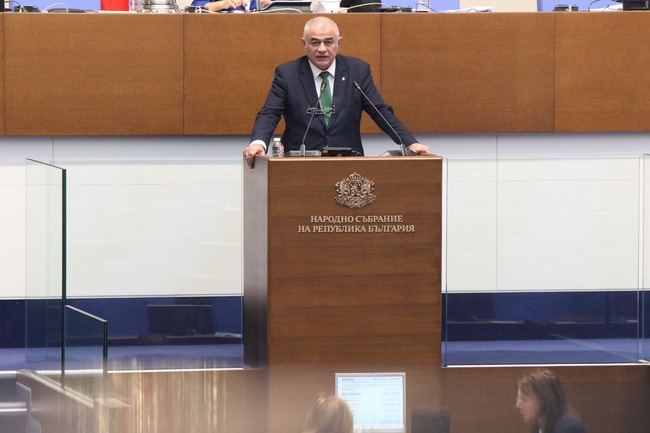 Гьоков към премиера Денков: Заблуждавате енергетиците, че изпълнявате споразумението, което подписахте с тях