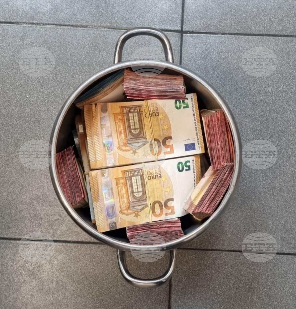 Недекларирана валута за над 320 000 лв. задържаха митничари на "Капитан Андреево"