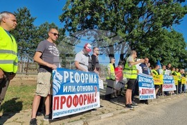 Сливен - надзиратели, полицаи и пожарникари - протест 