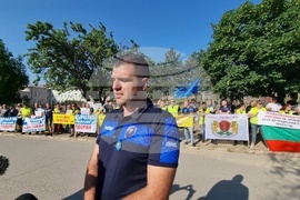 Сливен - надзиратели, полицаи и пожарникари - протест 