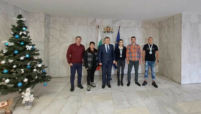 Кметът на Шумен проф. Христо Христов поздрави бронзовите медалисти от Световното първенство по кикбокс Полина Галинова и Мариян Петков