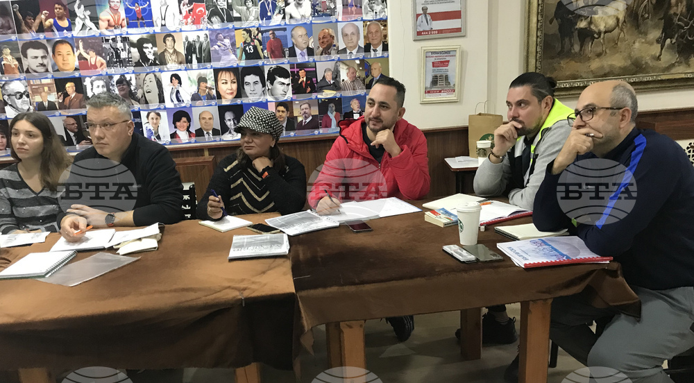 Турция - Трета поредна година в Авджълар изучават български език в курс, организиран от Дружеството за култура и сътрудничество на балканските турци