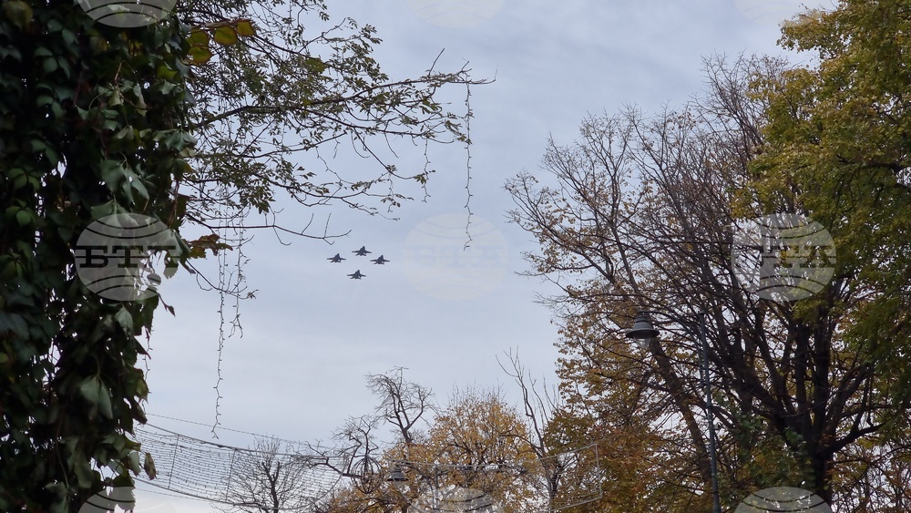 Румъния - военен парад - празник