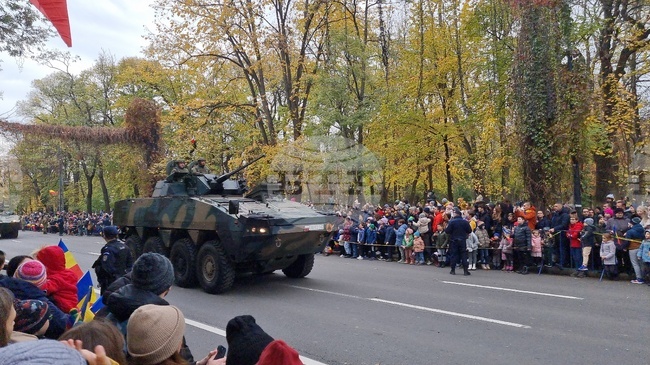 Румъния - военен парад - празник